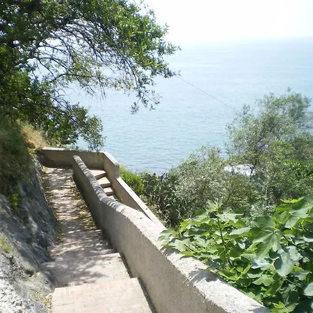 Castel D'albori Apartment